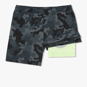 NWT Chubbies Men’s The Camo Glows 7” Performance Shorts in Black/Grey Camo in S